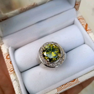 Cincin Batu Green Peridot Mewah Elegan