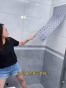 Readystock现货🇲🇾40cmx70cm 带吸盘浴室防滑垫淋浴洗澡脚垫厕所卫生间儿童家用防水地垫可裁剪（颜色随机） non slip bathroom floor mat（colour randomly）