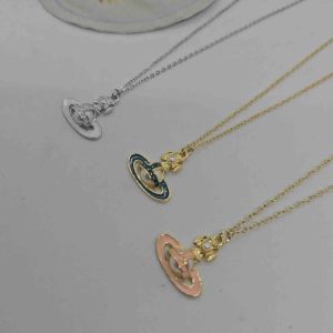 VIVIENNE WESTWOOD SIMONETTA BAS RELIEF PENDANT สร้อยคอผู้หญิง วิเวียน จีดาวเสาร์ พร้อมส้ง และ ชนช๊อป น้ำเงิน เป็นสินค้าใหม่ ราคา 189฿