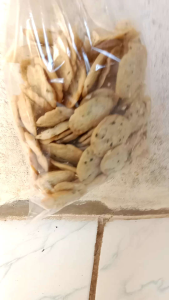 KERIPIK RENYAH DAN ENAK BAHAN TEPUNG TARIGU KEMASAN 500 GRM SIAP KIRIM