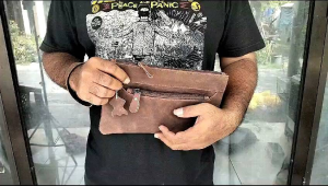 Clutch Handbag Shaka Kulit Sapi Crazy Horse: Handbag Tahan Lama & Desain Klasik
