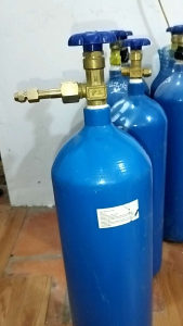 Bình khí Nito 9 lit giá ưu đãi khí nén giàn điều hòa chai khí nito bình khí nhỏ kèm bộ đầu chuyển đổi vào dàn