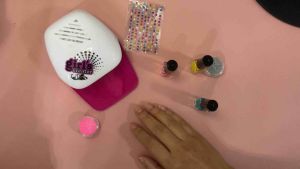 เล่น ชุด ลดเล็บ สำหรับเด็ก สติ๊กเกอร์ สีทาแห้ง เร็ว ไร้สารพิษ ลอก และเครื่องเป่า ลดเล็บ