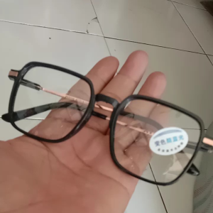 Kacamata Lensa Photocromic Anti Radiasi Wanita Kacamata Bingkai Kotak Titanium Anti UV