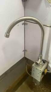 Vòi rửa chén bát lạnh inox 304 màu mờ XOAY 360 ĐỘ gắn chậu rửa chén ống vòi xoay 360 độ