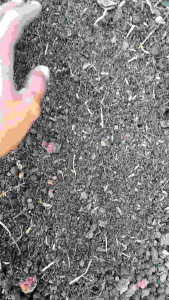 media tanam tanah kompos 1kg terbuat dari tanah gembur pegunungan pupuk kandang dan arang sekam