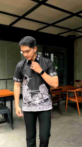Kemeja batik lengan pendek motif wayang manah