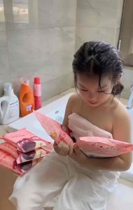 Khăn nén to Gấu Dâu cao cấp. Khăn to 1 cái 70x140 cm tiện lợi đi du lịch [chính hãng Disney]