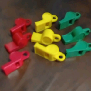Peluit plastik pramuka hijau merah kuning 1 pcs