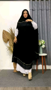 Khimar Syari Jetblack Variasi Renda lis bintik Belah Tali