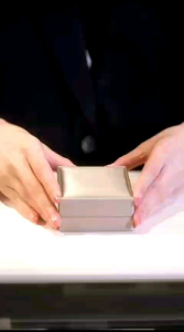 Kalung Rantai Titanium Clover: Desain Unik & Aksesori Pria