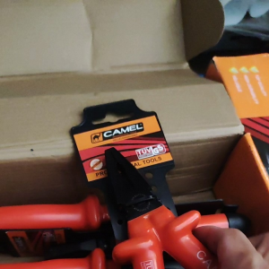 Tang Kombinasi Camel Original 6 Inch: Tang Ergonomis untuk Kenyamanan