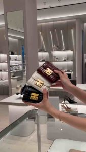 (Auth Tuồn Chính Hãng) Ví Gập CNK Khoá Mù Phiên Bản Phím Đàn Xinh Yêu Fullbox Size 11cm