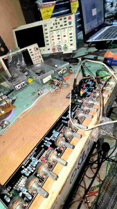 Equalizer Parametrik Komponen Super 3 band frekuensi 3 bandwidth Q 3 GAIN FREKUENSI 1 GAIN INPUT