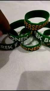 Gelang Karet Bonek: Gaya Unik untuk Penggemar Persebaya