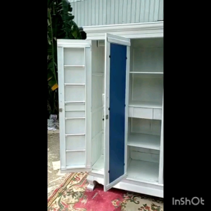 Lemari Pakaian Hijab 4 Pintu Swing 3 Rak 1 Gantung Warna Putih Kayu Jati