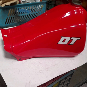 YAMAHA DT125/ O1W GENUINE JAPAN FACTORY FUEL TANK UNIT/ GAS TANK UNIT  *(RED COLOR)  *(PART #18G-24110-00-W9)  *(G-CDEDC/ED)  *(-FTA6)