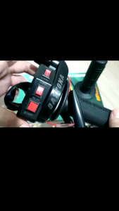 GAS SPONTAN DAYTONA GAS KONTAN SEPONTAN BESI 1 KABEL 3 DAN 2 TOMBOL PLUS KABEL DAN 1 HANDGRIP POLOS UNIVERSAL MOTOR MATIC BEBEK