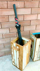 ที่ใส่ร่ม ที่ใส่ไม้กวาด ที่เก็บร่ม ที่เก็บไม้กวาด  ทำจากไม้จริง เป็นไม้เนื้อแข็งสไตล์วินเทจ  22x22x50cm.