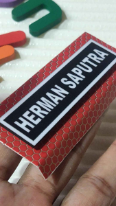 Name Tag Grafir Ukir Pahat Tidak timbul