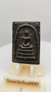 C140 พระสมเด็จ วัดระฆัง พิมพ์ใหญ่ เกศทะลุซุ้ม เนื้อเกินพิมพ์ สีดำ หลัง เจ้าแม่กวนอิม ขนาด 3.0x4.0 cm