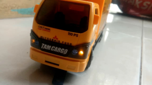 mainan truck plastik telolet tam cargo