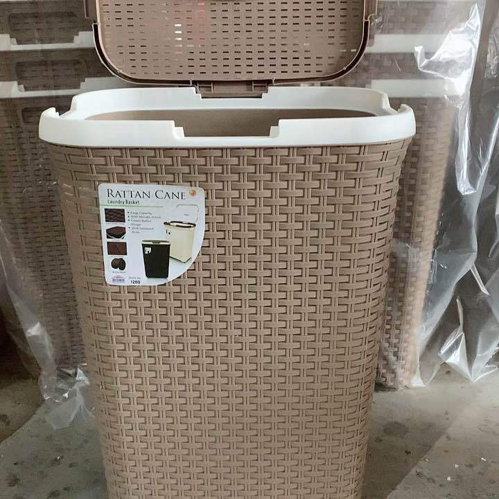 Uniglobal High Quality Rattan Cane Laundry Basket With Cover And Wheel