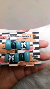 เล็บเจลสีเขียวมิ้นสลับเขียวดำ ติดโปรไฟล์ขาวสวยหรู