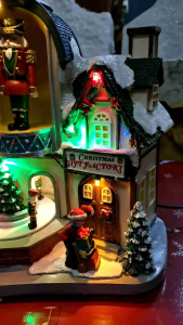 NUTCRACKERS CHRISTMAS FACTORY CHRISTMAS VILLAGE DISPLAY