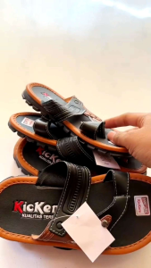 Sandal Anak Laki-Laki Terbaru & Kulit Terlaris