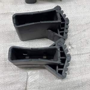 ยางสวมขาบันไดอลูมิเนียม พาณิชย์ ยางรองขาบันไดอลูมิเนียมพับได้ ยางสวมขาบันไดกันลื่น ยางรองกันลื่นขาบันไดพับหลายตอน สำหรับผู้ที่มีผลตอบแทนการติดเชื้อ 4ตัว