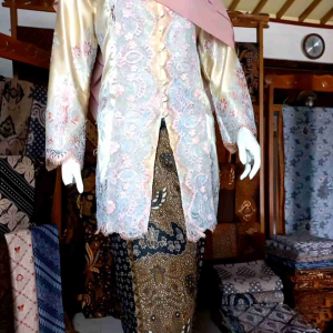 Jarik Klasik Solo & Kain Panjang Truntum Tumpal