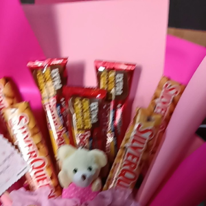 Bucket Silverqueen en Beng-beng plus Chocolate Balls Tobelo plus boneka mini