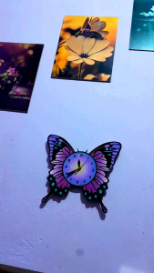 Jam Dinding Aesthetic Karakter But ter Fly