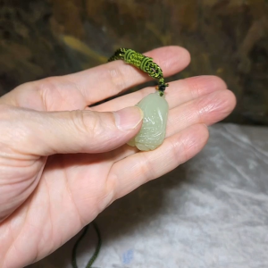 Gegegems Collection premium Nephrite light green good greasiness Chinese Cabbage (Dai Baicai) pendant (with certificate) [Natural Crystal] 精品和田玉细腻油润浅青绿发财(白菜)吊坠(带证书)