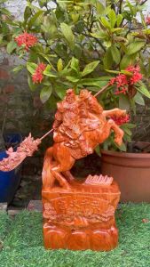 Tượng Quan Công Cưỡi Ngựa giúp trấn áp hung khí trừ tà mang bình an gỗ hương có 3 kích thước lựa chọn