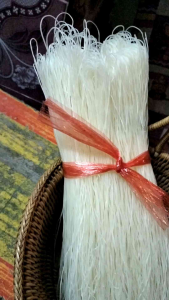 ขนมจีนอบแห้งเรณูนคร-ร้านคุณยาย เส้นสวยยาวเหนียวนุ่ม