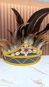 mahkota bulu kerang permata merah