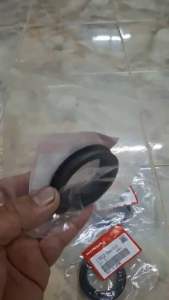 ยางปากถังน้ำมัน สำหรับรถ Honda C70kaC70k2C70k3C90AC90sC700C900 นันทิดาC900คัสต้อม (รุ่นถังใน) แท้ใหม่ MADE IN JAPAN  ตัวละ470 บาท