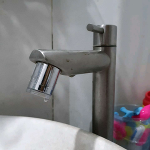 kepala keran kran air LED RGB otomatis berubah warna plus konektor drat dalam filter saringan kran air led wastafel cuci piring basin bathtub faucet led light colour change kepala ujung keran air led 7 warna