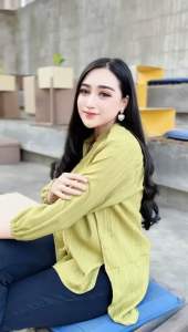 Livia blus kekinian // atasan wanita kekinian bahan baby crush