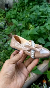 khainuna flatshoes anak perempuan model slempang mutiara size 22-25