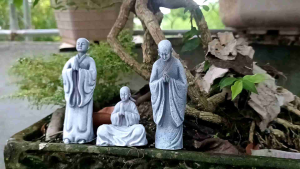 Mô Hình Nhà Sư mini Đứng ngồi cúi phụ kiện trang trí tiểu cảnh non bộ bàn làm việc chất liệu bột đá cao cấp