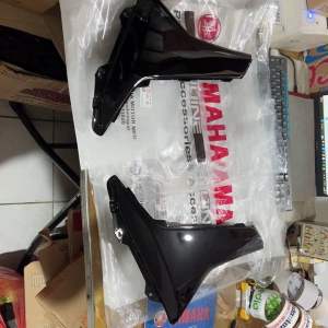 Cover Sayap Depan Bawah Nmax Old 2015-2019 Mole Side Nmax Lama Original Yamaha Genuine Parts Asli 2DP Sepasang 1 set Kanan Kiri