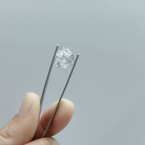 T405- TOPAZ TRẮNG THIÊN NHIÊN KHÔNG XỬ LÝ CÓ TẠP CHẤT NHẸ