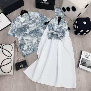 Set đồ đôi đi biển màu loang phối chân váy trắng xoè sang trọng