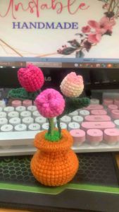 Chậu hoa tulip mini bằng len để bàn