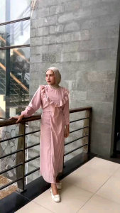 Desain Gamis Wanita Muslim Terbaru 2025: Bahan Ceruti & Elegan