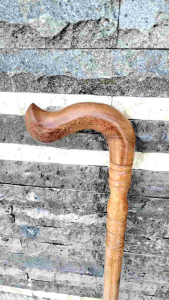 Tongkat Jalan Kayu Kelor Emas Motif Profil Bubut D54