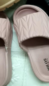 Sandal Slop Karet Wanita Terbaru: Desain & Kelebihannya